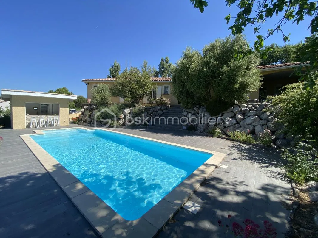 MAISON T7/T8 AVEC PISCINE ET GARAGE