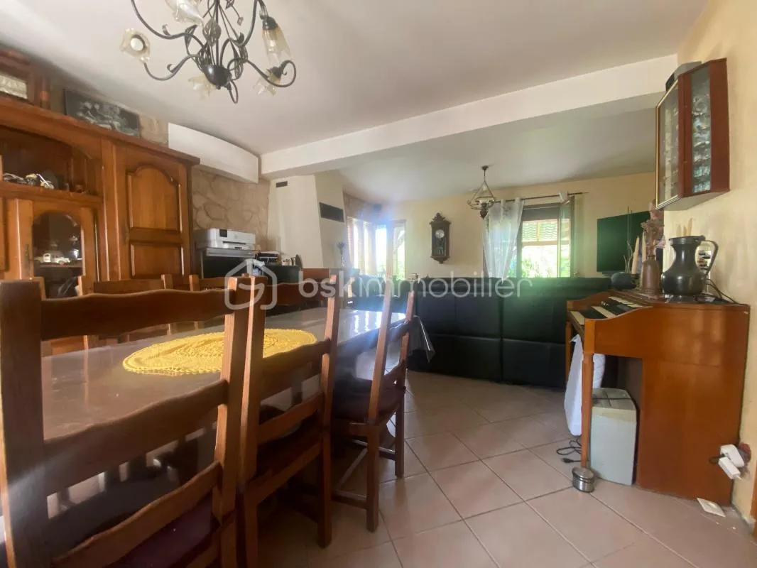 Belle maison familiale, possibilité vie de plain pied, située au calme d'une impasse