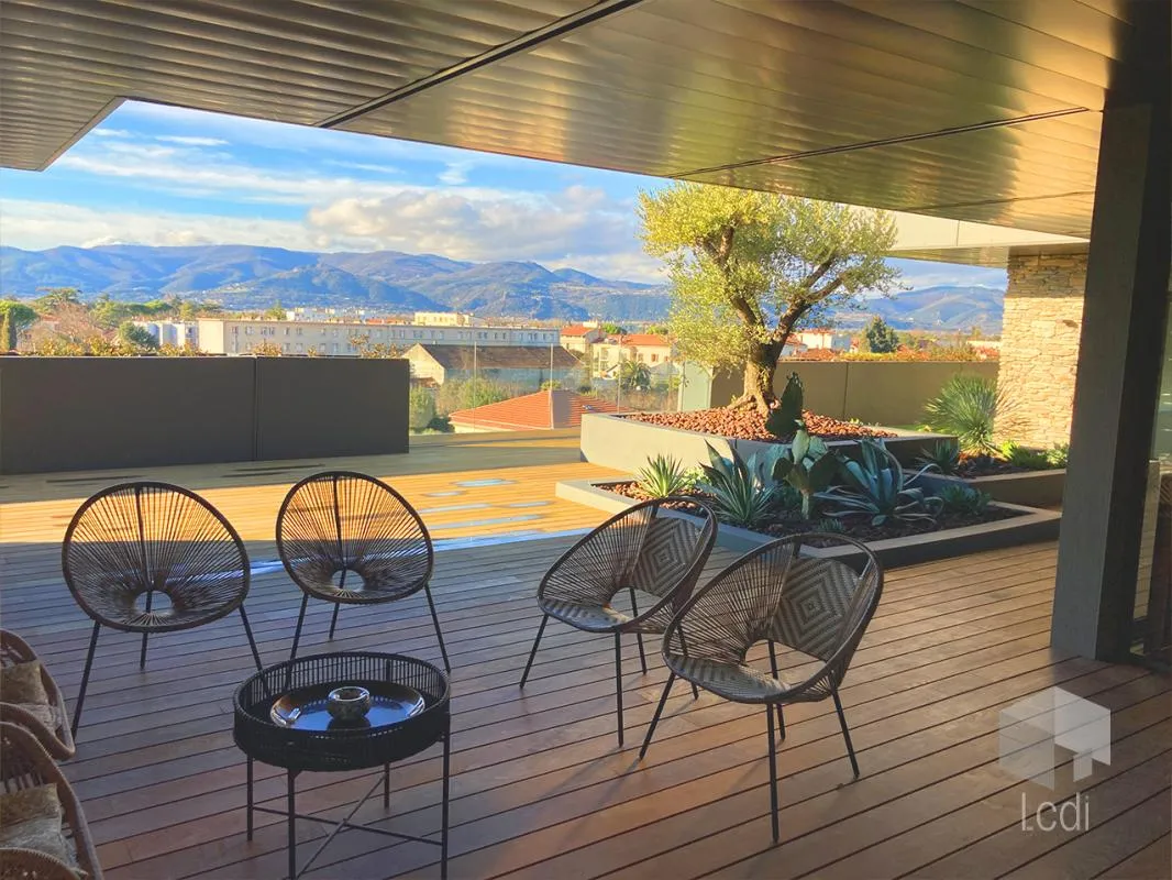 Appartement d'Exception 290 m2   Dernier Étage