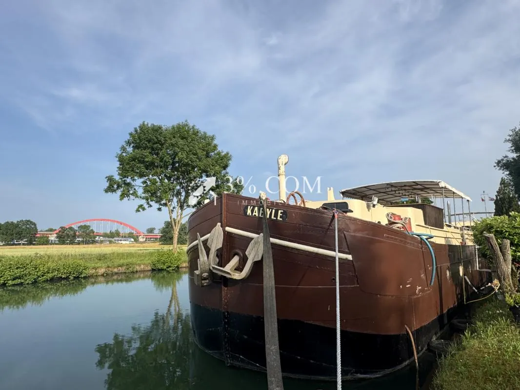 3%COM Très belle péniche avec spa et piscine située à Eckwer