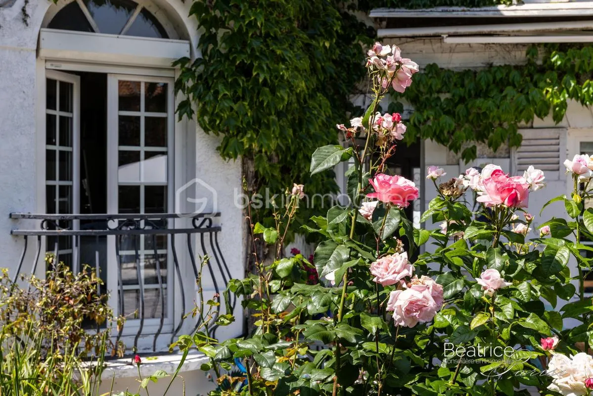 MAISON DE CHARME  - CENTRE VILLE  DE VILLENNES SUR SEINE - 230 M2