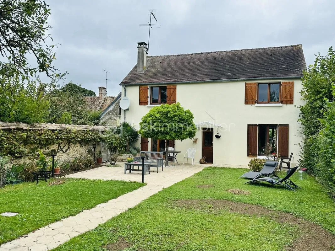 Charmante maison de caractère dans le centre du village