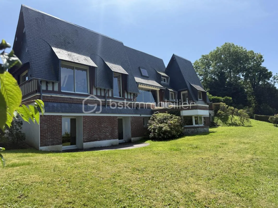 À VENDRE – Propriété avec Vue Mer à Villerville