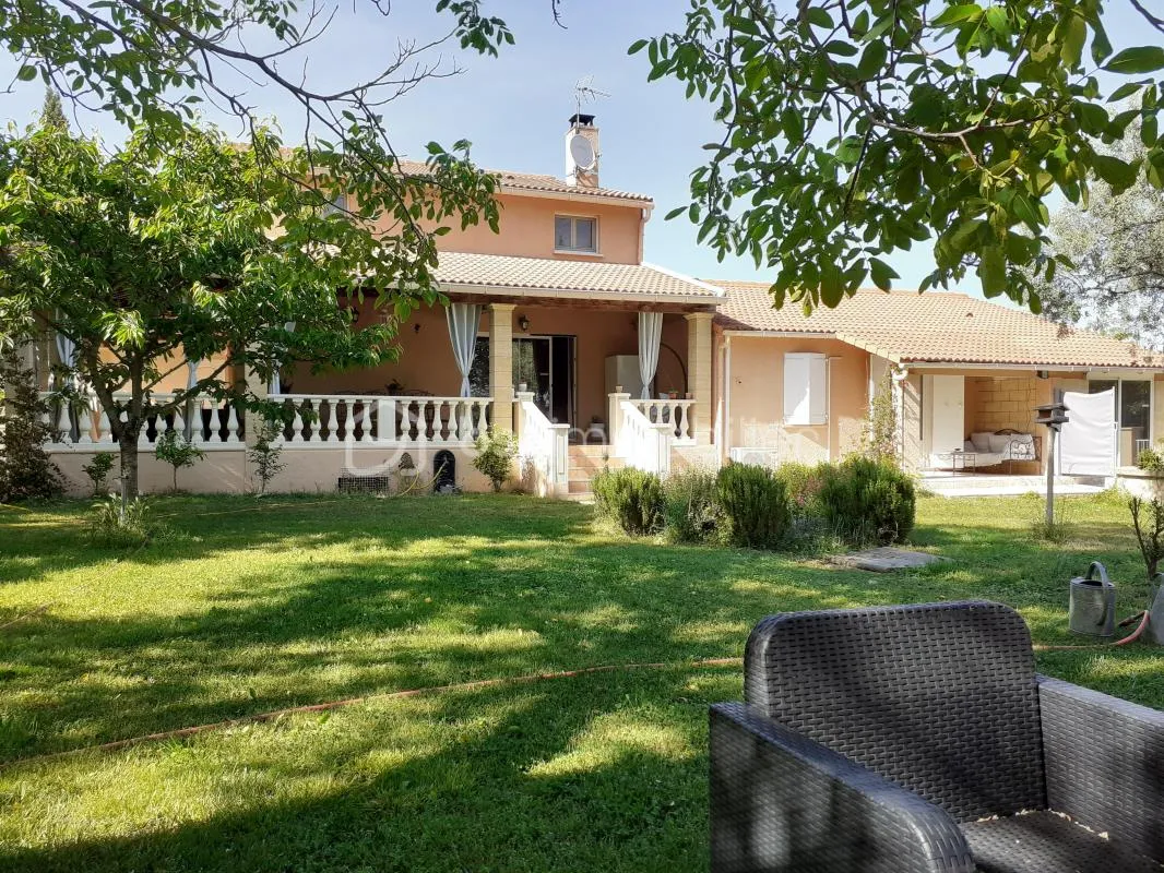 Propriété avec Gîte et Chambres d’Hôtes – Cadre Naturel Exceptionnel 5 km d'UZES