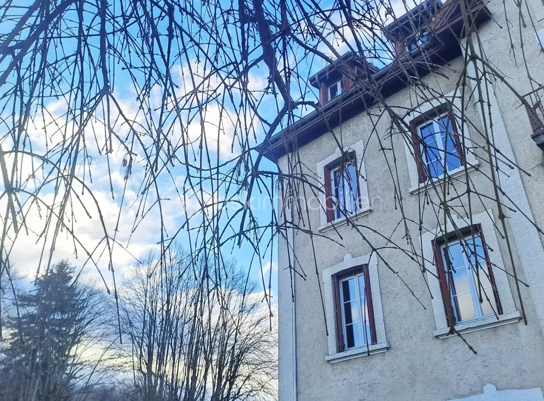 Uriage, T3 style 1900 face au parc