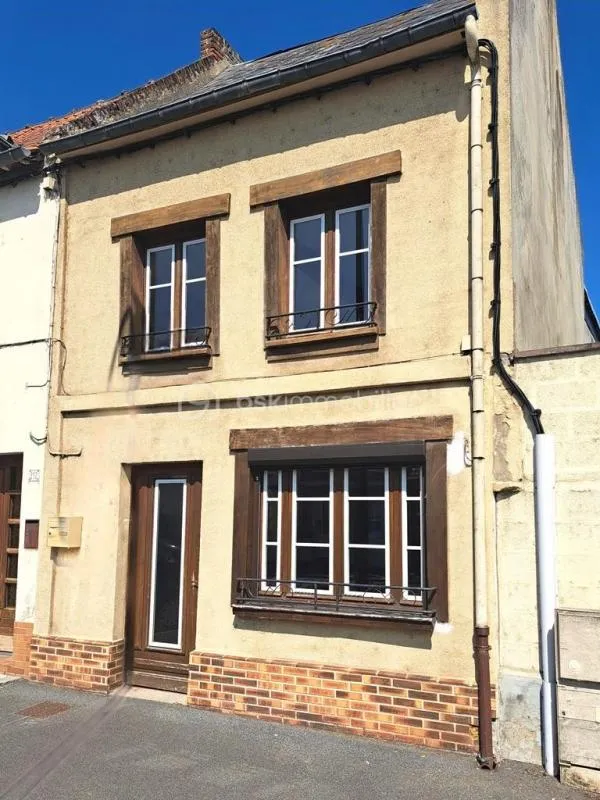 MAISON DE VILLE A PROXIMITE DE LA GARE D'ABBEVILLE ET DE L'AUTOROUTE A28