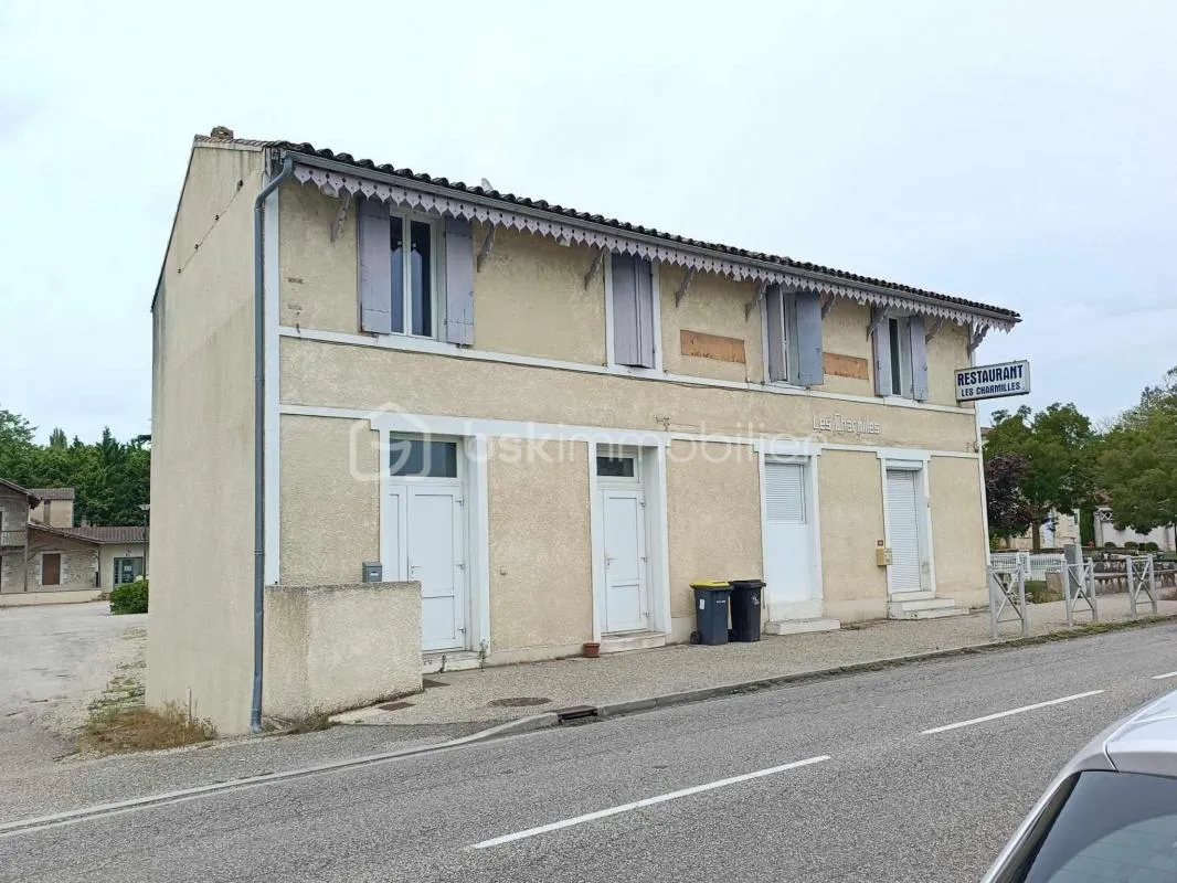 Bel Immeuble comprenant 2 Appartements et Caves