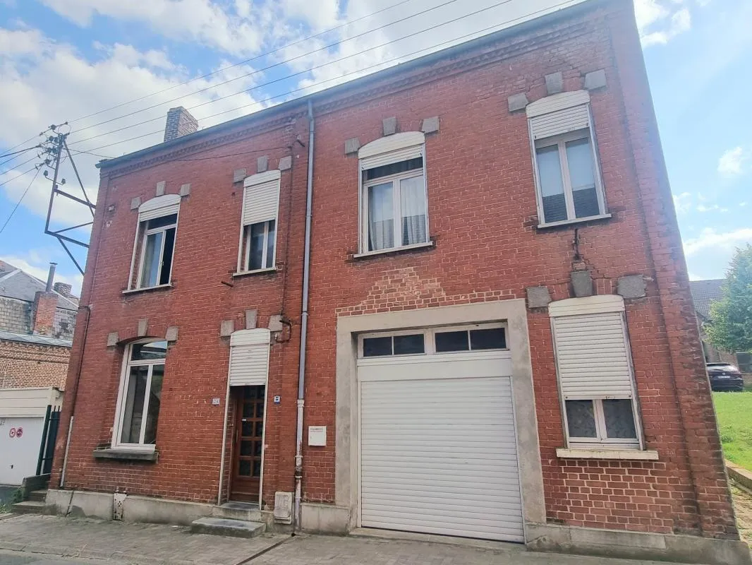 Semi plain-pied individuel, 5 chambres, garage, extérieurs