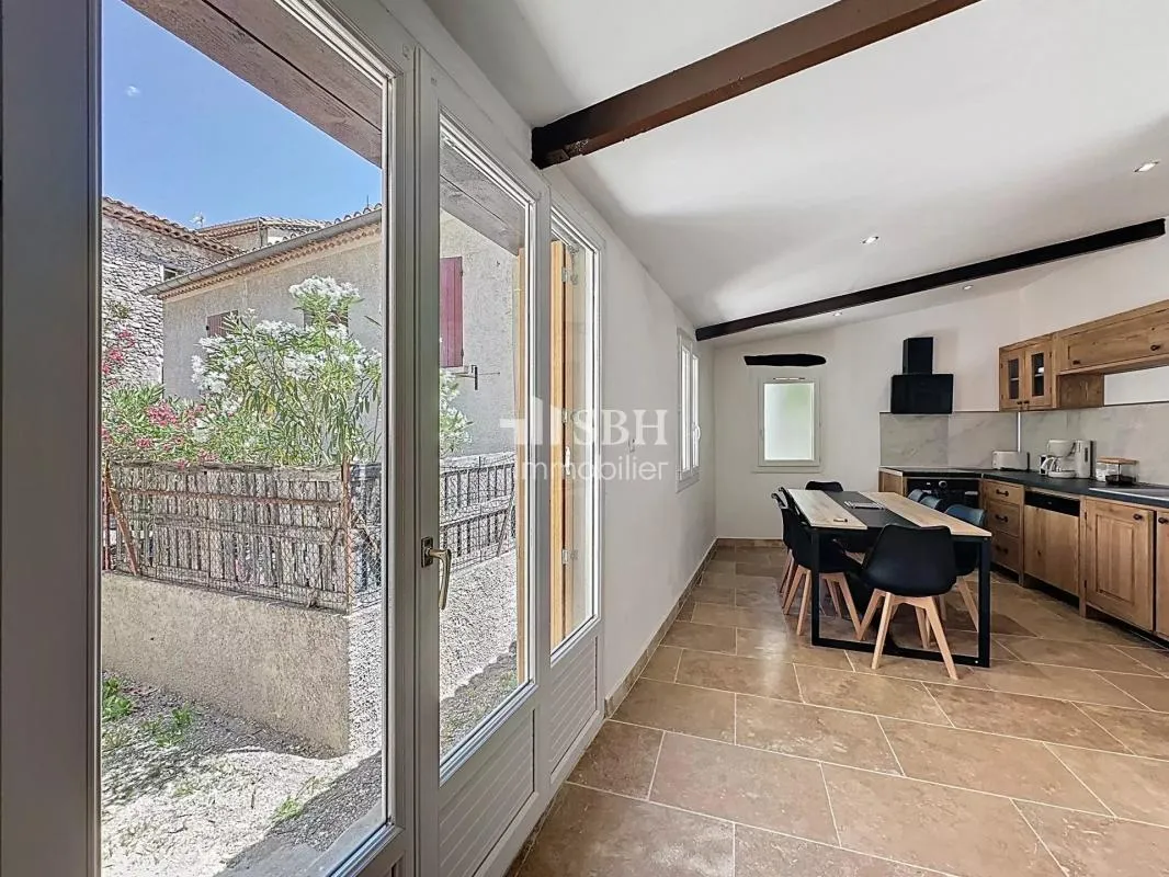 Maison de village rénovée à Malaucène, au calme et à deux pas des commodités
