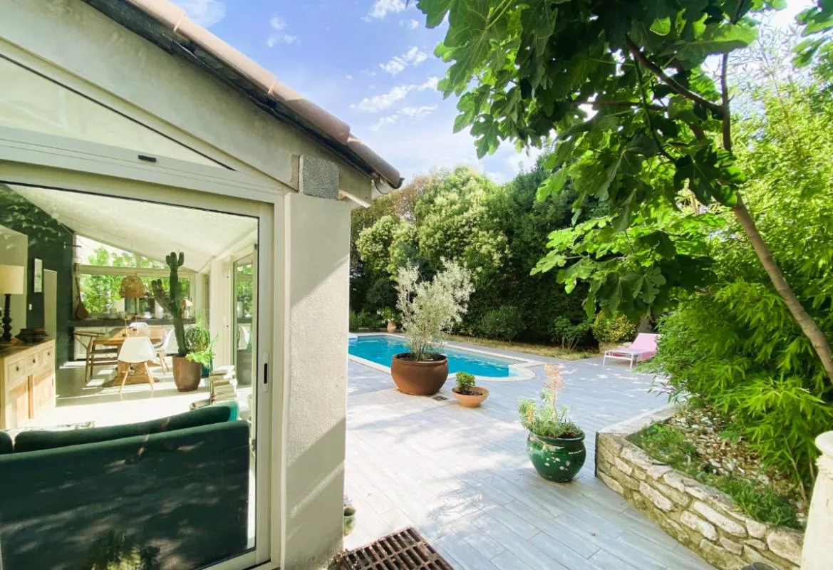 Superbe maison de ville avec jardin et piscine au calme