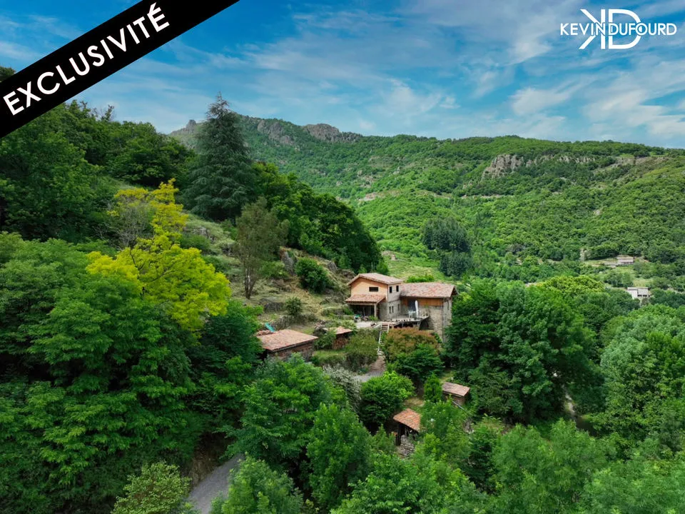Maison avec gîte de 140m²  sur un terrain de 1,9 Hectares à