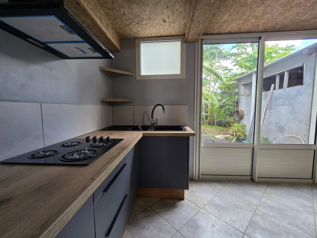 🏡 À VENDRE – Grande maison F7/8 de 200 m² divisée en 3 logements – Trois-Mares, Le Tampon (La Réunion)