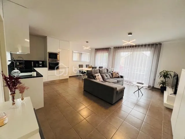 Appartement meublé – Rez-de-chaussée avec balcon, garage et stationnement