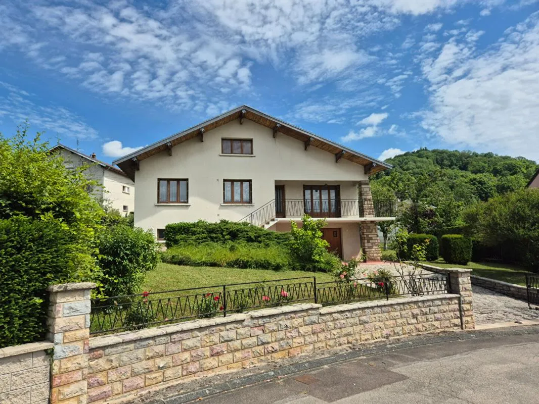 Maison Vesoul 94 m2 + 50 m2 à aménager sur 658 m2 de terrain
