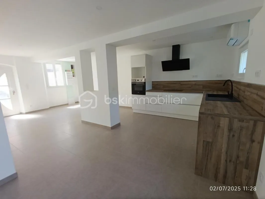 Maison rénovée de 81 m² 3 chambres, avec terrain, cave et dépendance