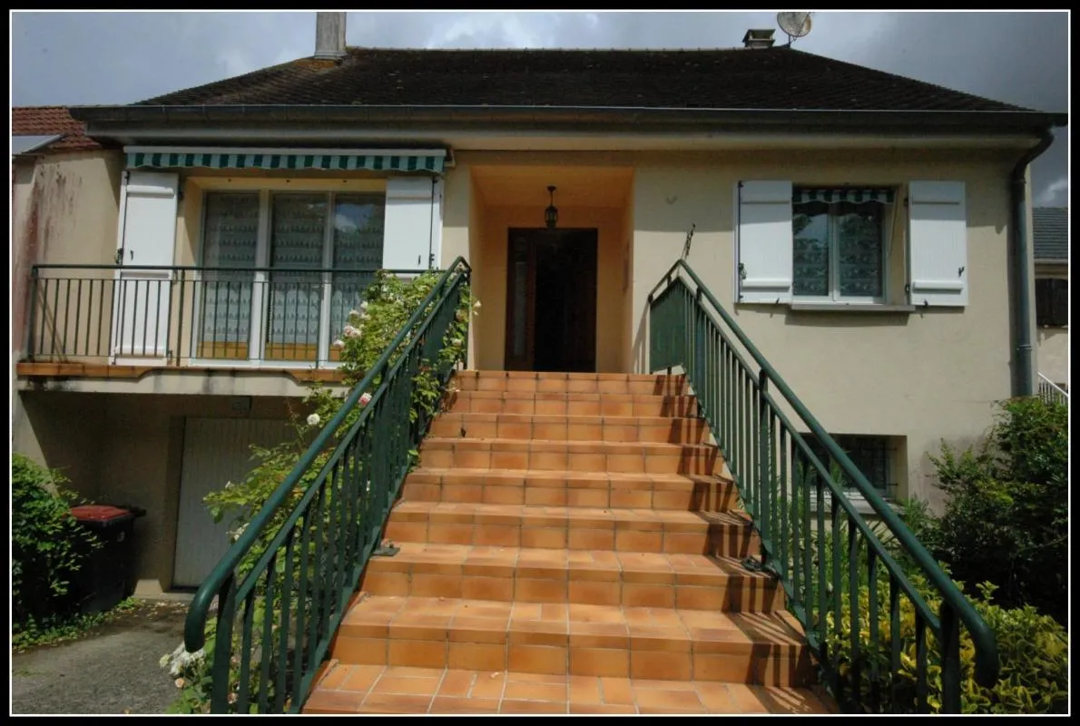 Dpt Seine-et-Marne (77) Ville de NANGIS, Maison récente, Type 7, 300m2, terrain 368 m2