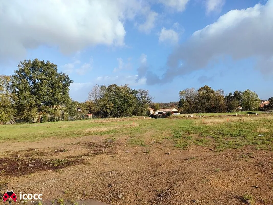 Terrain constructible de 454m² libre de constructeur