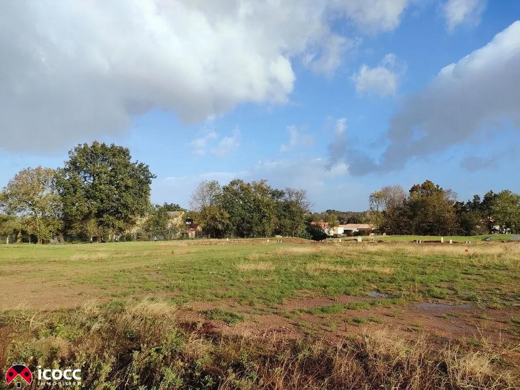 Terrain constructible de 427m² libre de constructeur