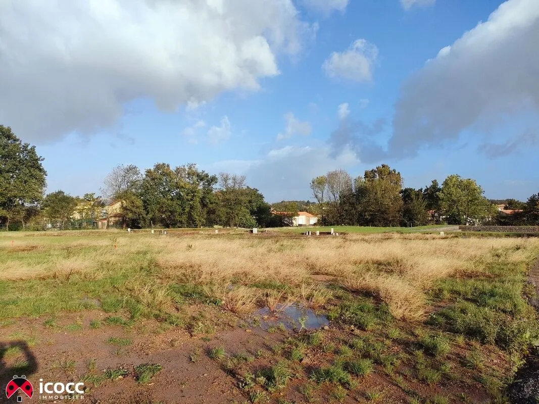 Terrain constructible et viabilisé de 423m²