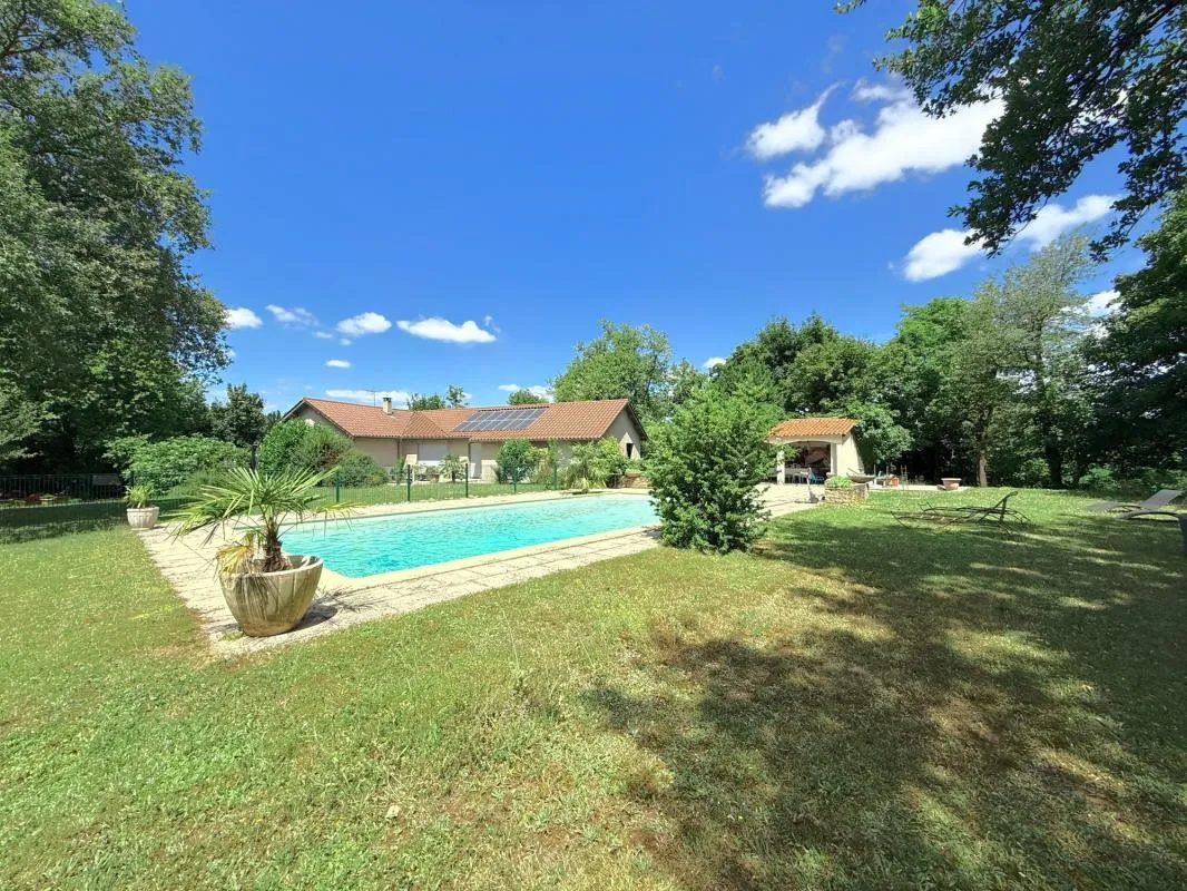 Villa de 200 m² - 8 pièces - CHAPONOST