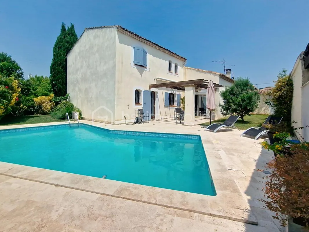 Maison familiale - jardin arboré - piscine - garage - Calme Absolu