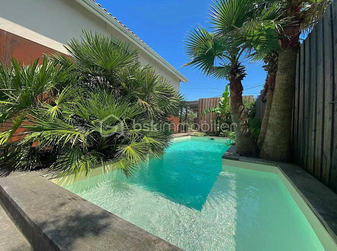 Coup de coeur assuré pour cette magnifique maison avec piscine et jardin paysagé !!!!