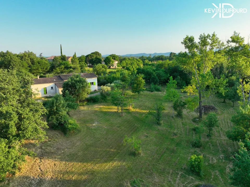 Maison de 180 m² sur un terrain de 8800 m² à LABLACHERE