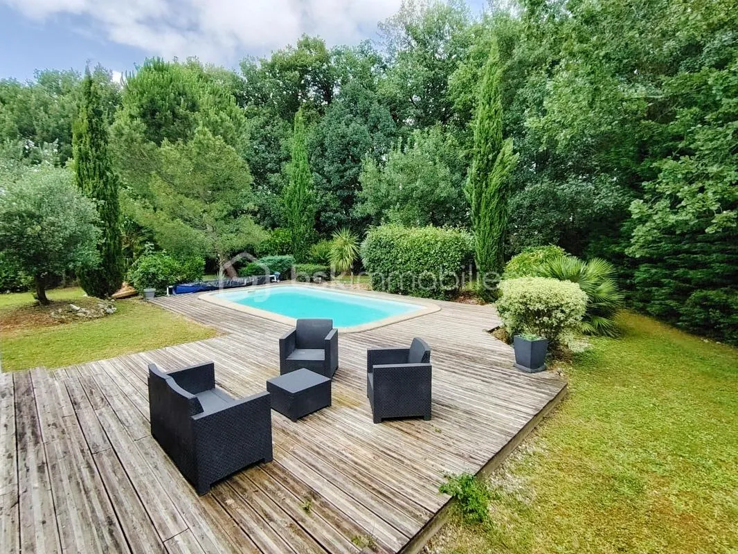 Au calme dans Gratentour maison T5 de plain-pied de 185 m² entièrement rénovée avec goût - Jardin de 1 880 m², piscine et suite parentale