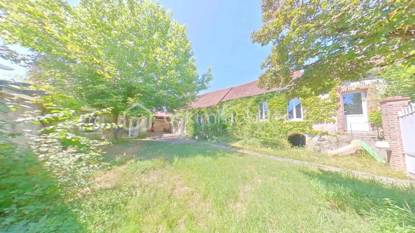 Propriété comprenant deux habitations avec cave et jardin