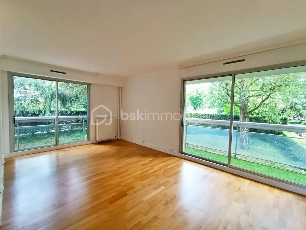 Appartement 3 pièces de 75 m² avec balcon, terrasse, cave et parking