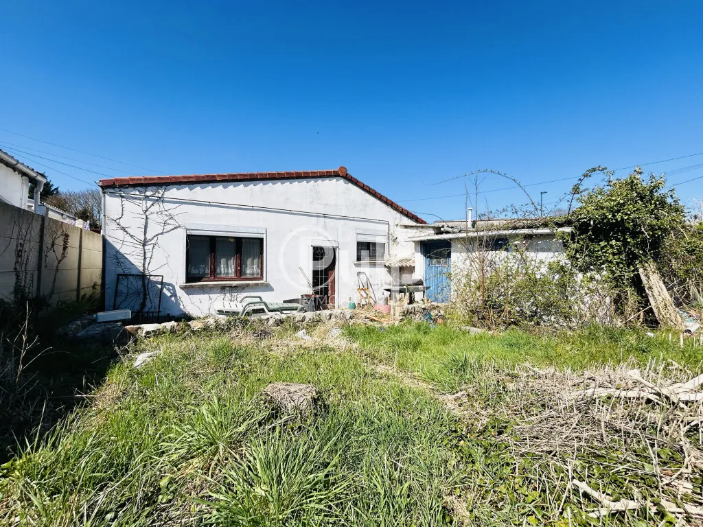 PLAIN-PIED INDIVIDUEL - CHAMBRES - JARDIN - GARAGE