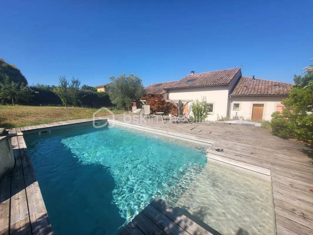 Maison T7 180 m2 à Mours-Saint-Eusèbe