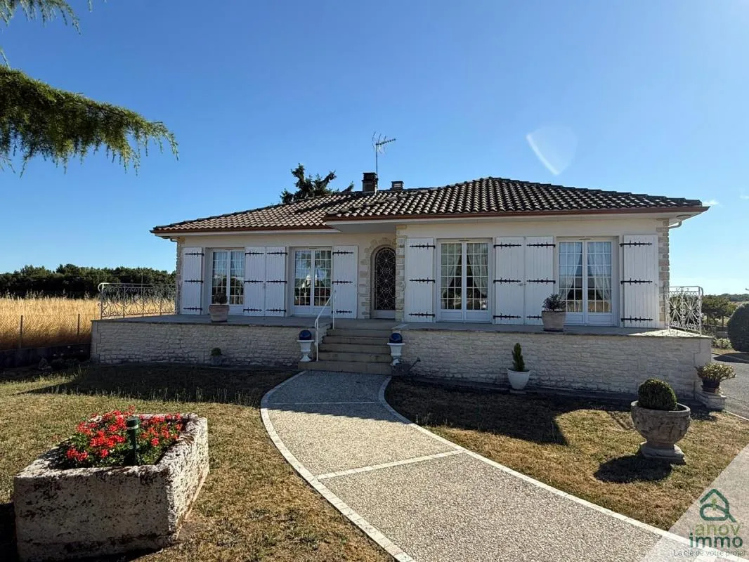 Maison familiale 3 ou 4 chambres avec sous-sol - Roullet Sai