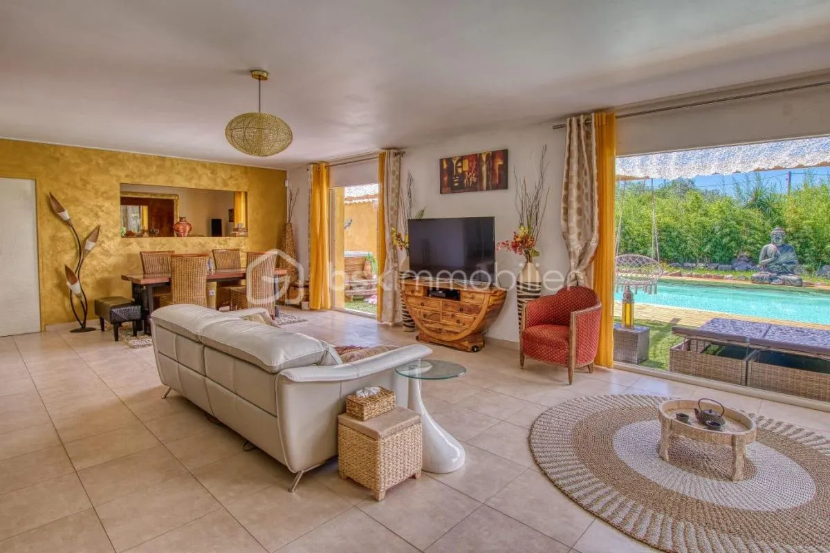 Villa de Plain-Pied 254 m² sur Terrain Arboré de 1 550 m² – Proche Commodités