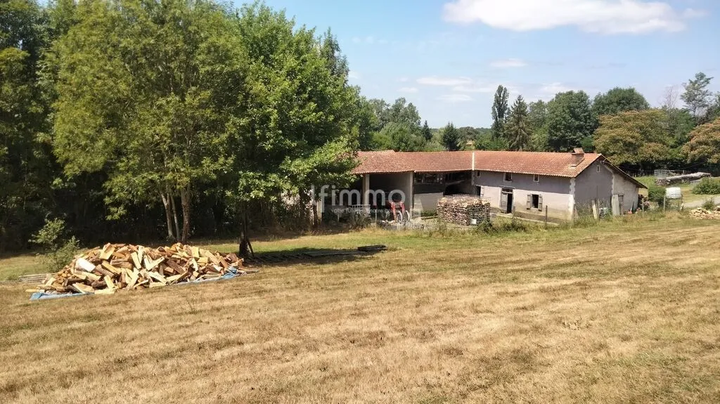 Corps de ferme sur 6335 m² de terrain