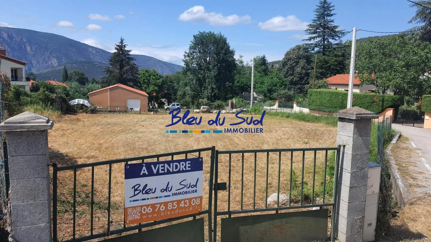 TRES BEAU TERRAIN CONSTRUCTIBLE