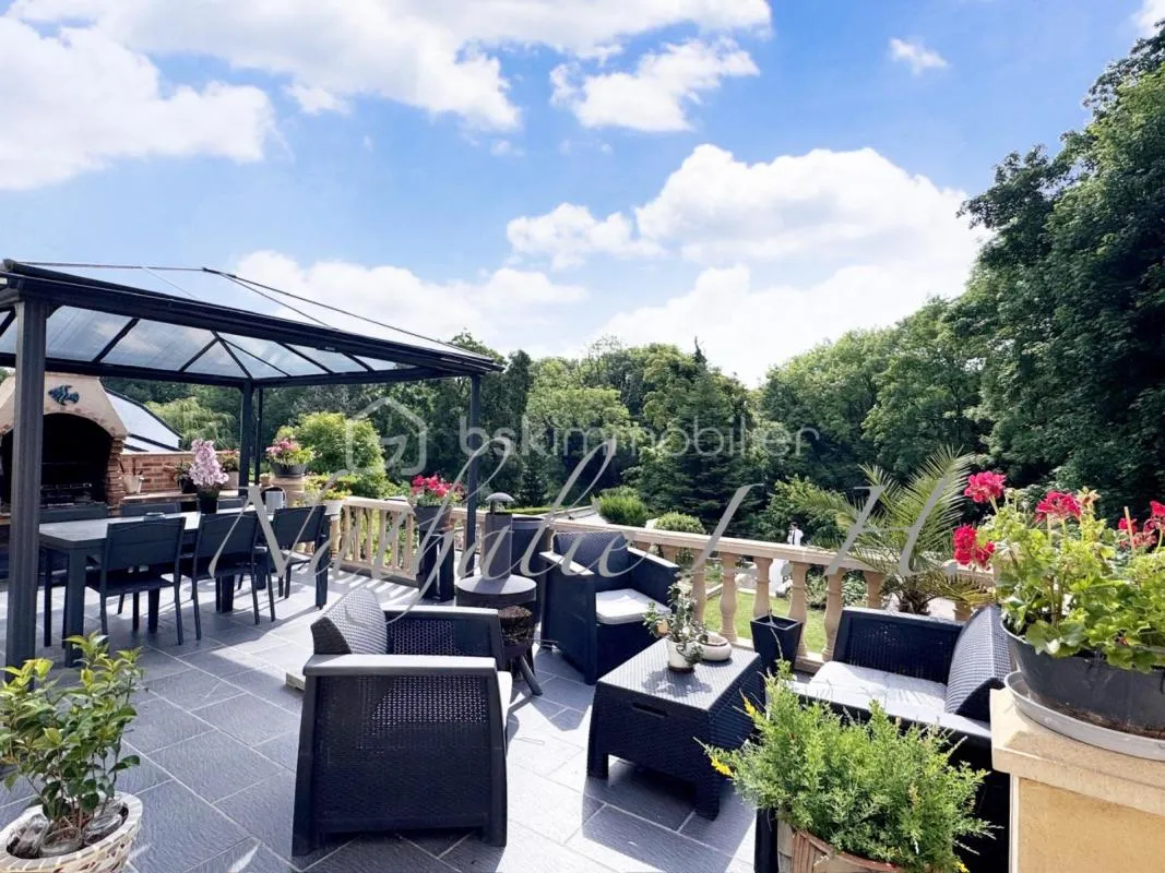 Pavillon familial - 240 m²  avec logement indépendant au niveau -1