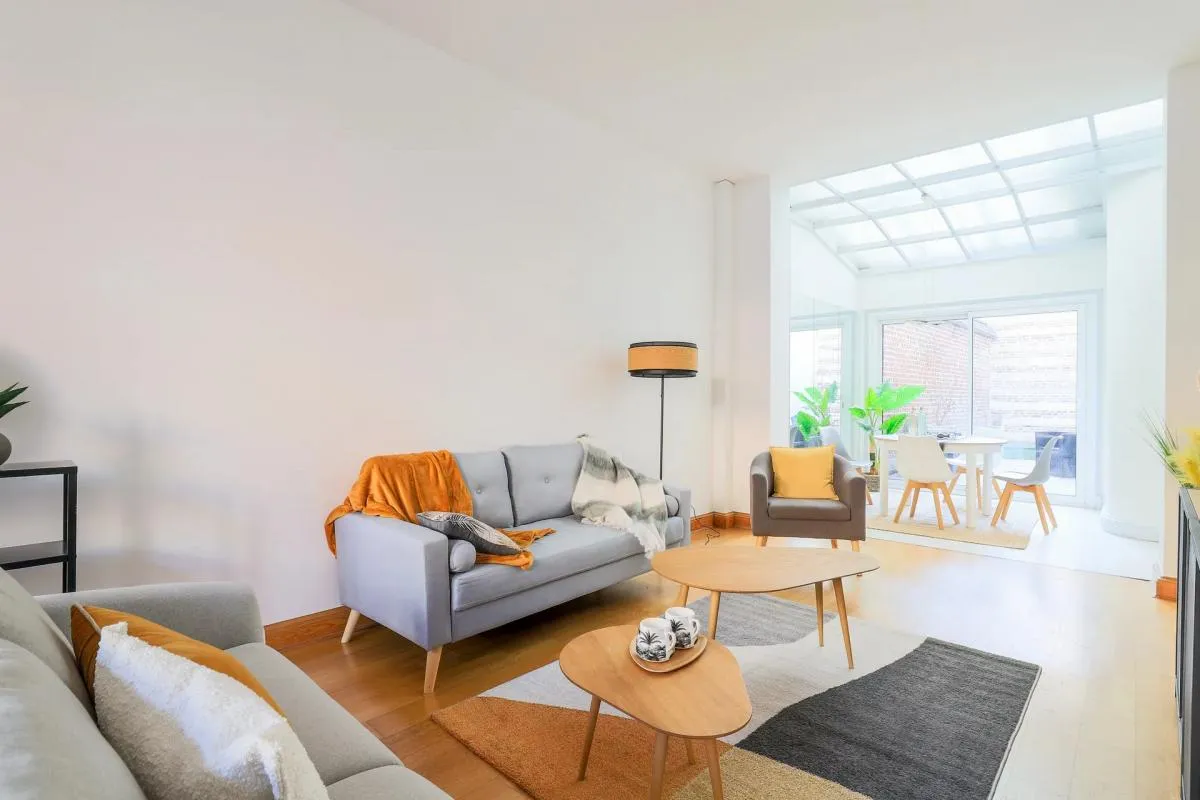 Zefir vous propose à la vente un bien immobilier exceptionnel situé au coeur du quartier universitaire de Lille. Idéal pour les familles