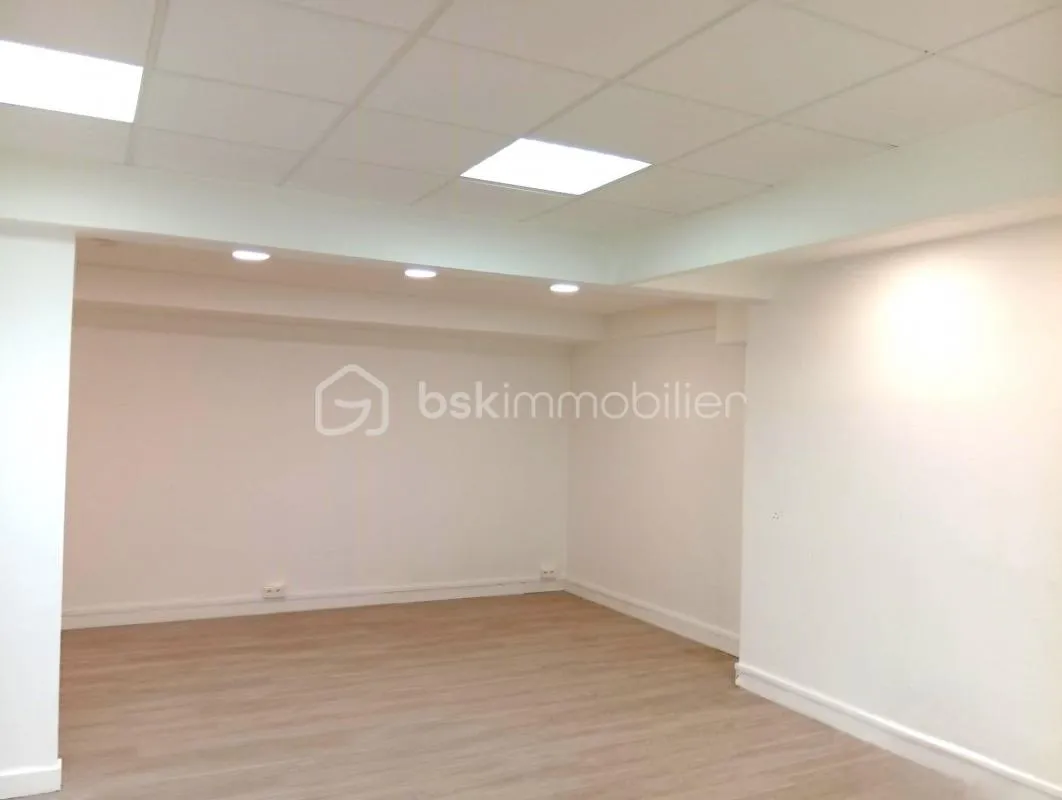 LOCAL COMMERCIAL LIBRE DE 65.43 M² A PROXIMITE D'ENGHIEN-LES-BAINS