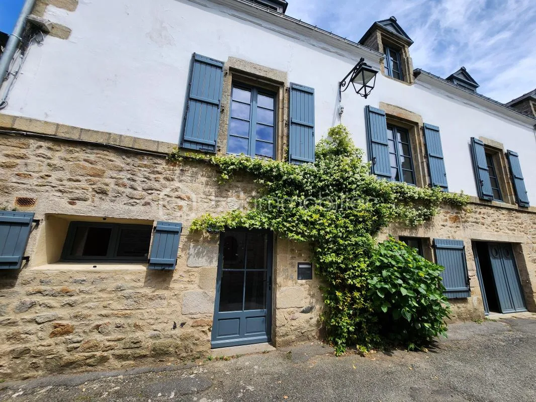 bâtisse remarquable en pierres de 117 M2 à AURAY