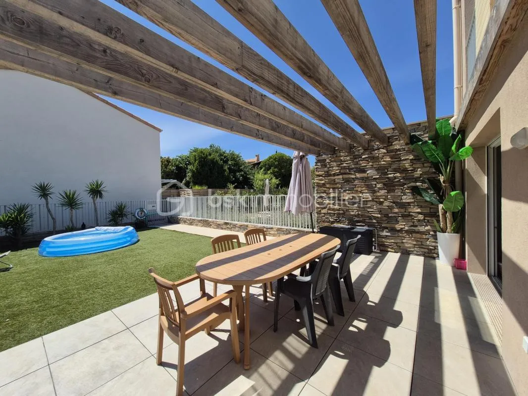 CARQUEIRANNE: MAISON T4 DE 97 M2 AVEC 3 CHAMBRES, JARDIN ET GRAND GARAGE DE 46 M2 AMENAGEABLE