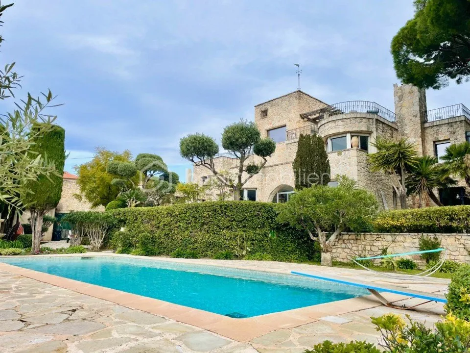 Vente en Nue-Propriété : Somptueuse Propriété de 1925 - 9 Pièces - 342m² - Vue Mer - Piscine - Cannes Riou / Croix des Gardes - 5 min Cannes centre