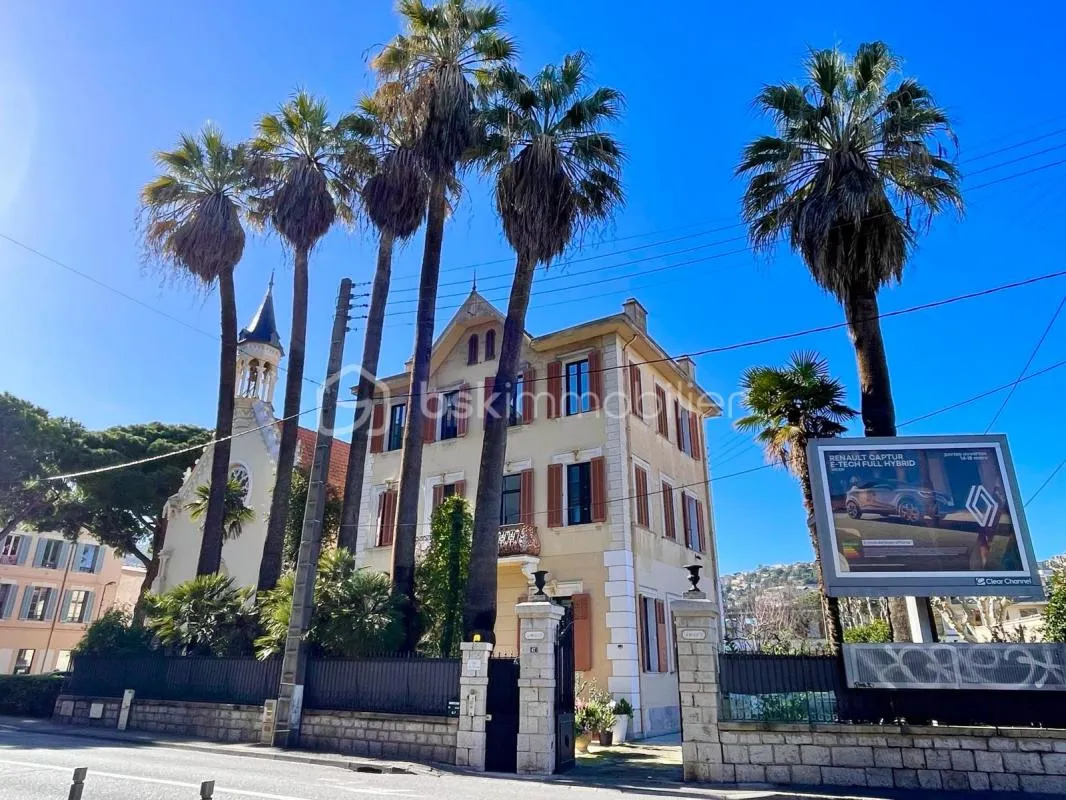 EXCLUSIVITE - CENTRE VILLE GOLFE JUAN - DEMEURE D'EXCEPTION 12 PIECES - 290 M² - 300 M DU PORT ET DE LA PLAGE