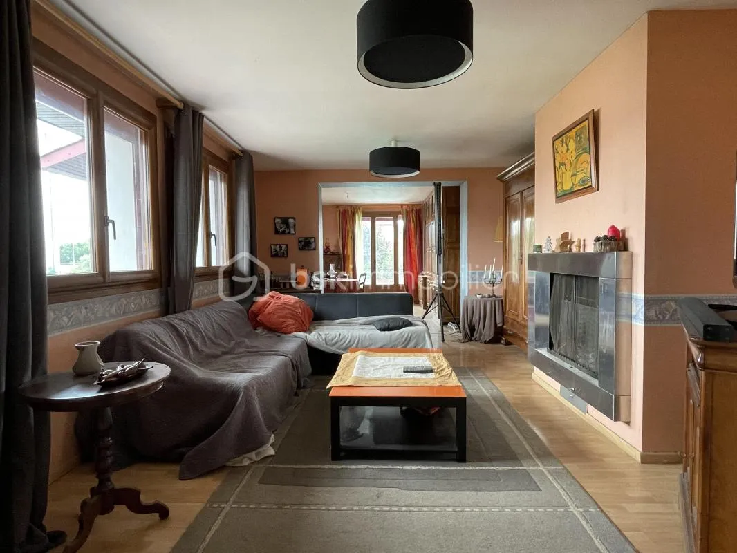 Maison familiale avec piscine et grand terrain arboré à Coufouleux