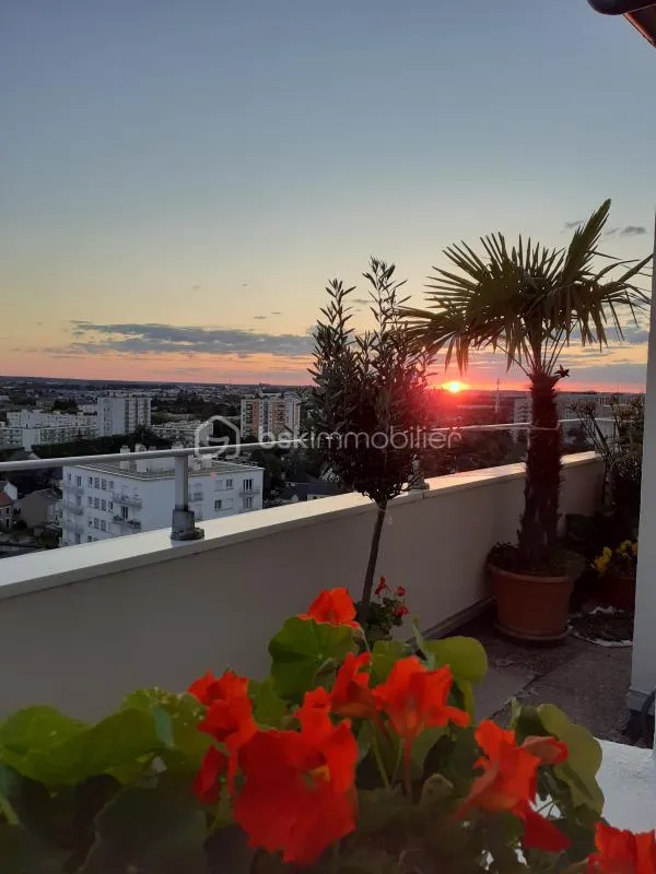 Appartement offrant une vue imprenable sur la Loire et la ville de Blois