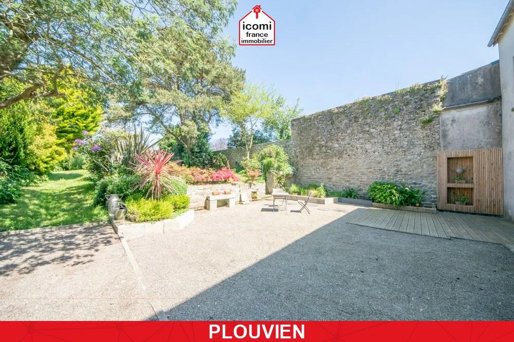 FINISTERE - Plouvien (29860) - A VENDRE - MAISON - T7 - 6 CHAMBRES - BEAUX VOLUMES - IDEALEMENT SITUE - GARAGE - TERRAIN DE 1100M² - DEPENDANCES