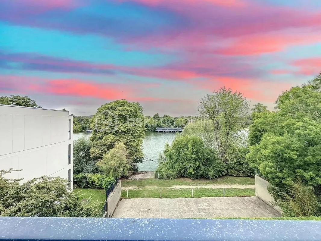 Triel sur Seine  - Bel appartement lumineux de 4 pièces avec balcon, vue sur SEINE  avec cave et parking privé