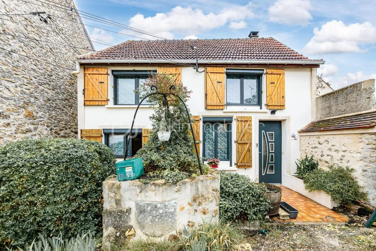 Très belle maison en pierre du 20ème siècle non mitoyenne, sans aucun travaux à prévoir et située au calme absolu !