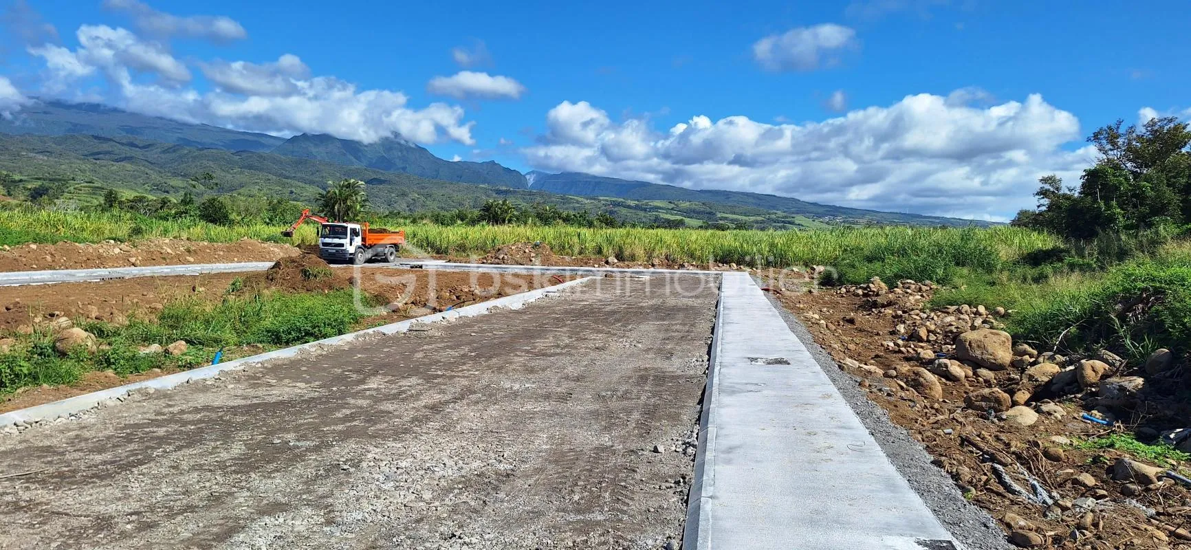 À Vendre : Terrain Plat Viabilisé en Lotissement - Idéal pour Projet de Construction