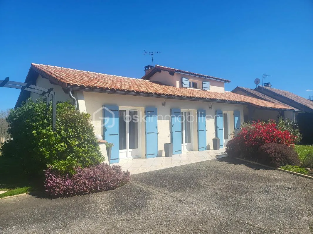 MAISON AUBIAC 152 m² - GARAGE- PISCINE-VERANDA- PARCELLE 4800 m²
